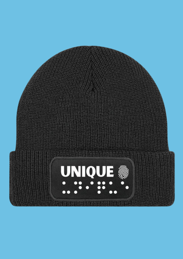 Bonnet noir avec pour inscription Unique en blanc