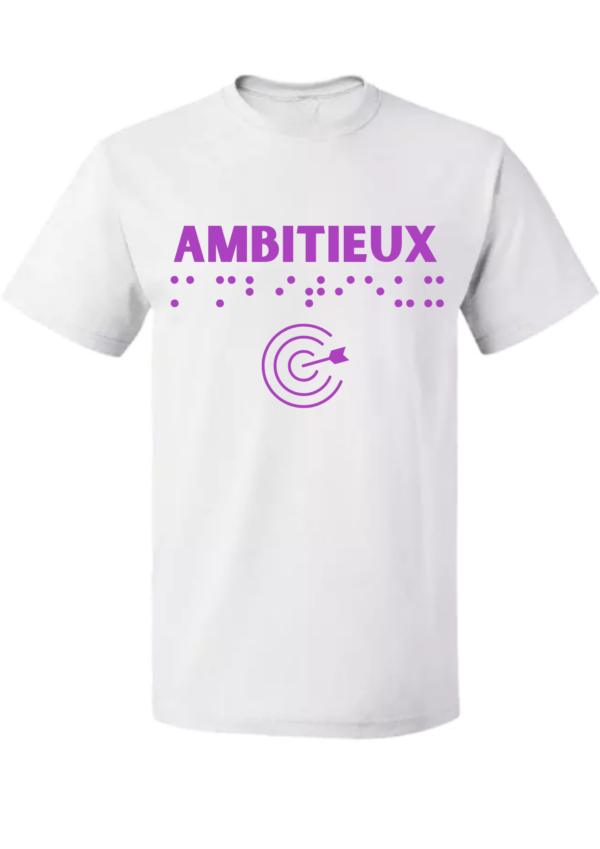 un t-shirt avec inscription " ambitieux "en braille en relief. T-shirt inclusif, design accessible, mode tactile pour non-voyants et malvoyants.