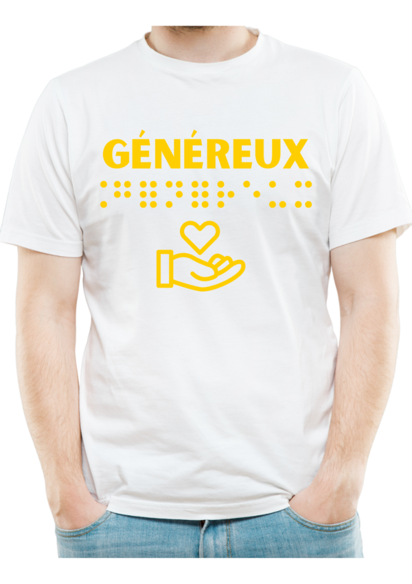 un mannequin homme portant un t-shirt avec inscription " généreux "en braille en relief. T-shirt inclusif, design accessible, mode tactile pour non-voyants et malvoyants.