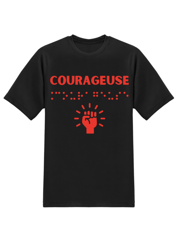 un t-shirt avec inscription " courageuse "en braille en relief. T-shirt inclusif, design accessible, mode tactile pour non-voyants et malvoyants.